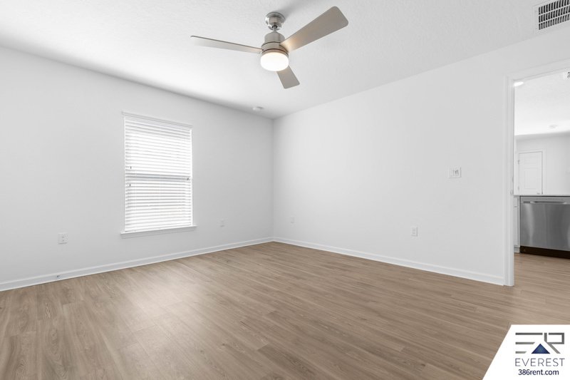 MOVE-IN READY 3/2 WITH 2-CAR GARAGE & PRIVATE FENCED YARD IN SOUGHT-AFTER SEMINOLE WOODS property image