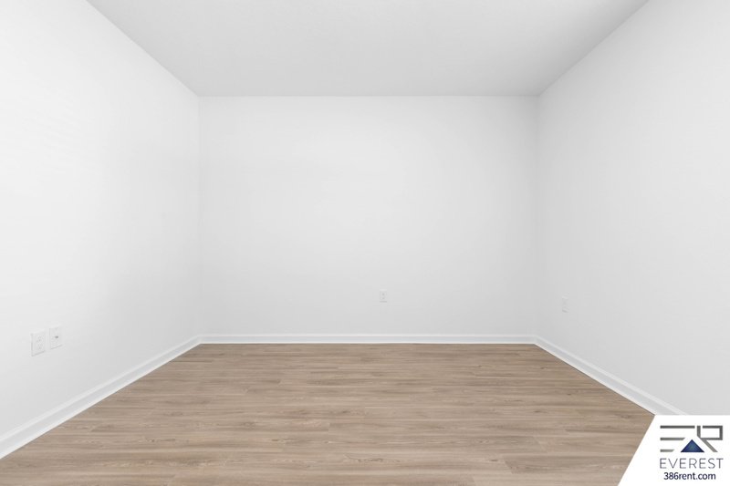 MOVE-IN READY 3/2 WITH 2-CAR GARAGE & PRIVATE FENCED YARD IN SOUGHT-AFTER SEMINOLE WOODS property image