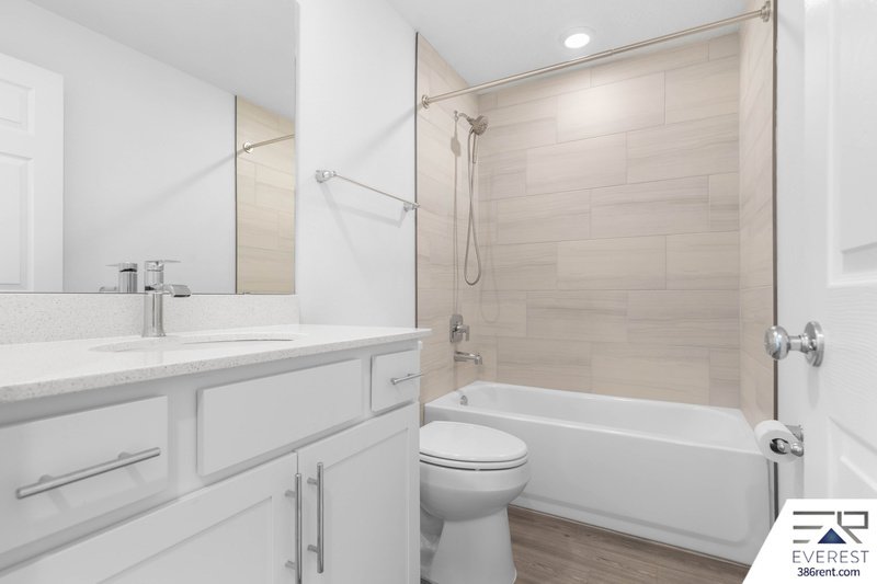 MOVE-IN READY 3/2 WITH 2-CAR GARAGE & PRIVATE FENCED YARD IN SOUGHT-AFTER SEMINOLE WOODS property image