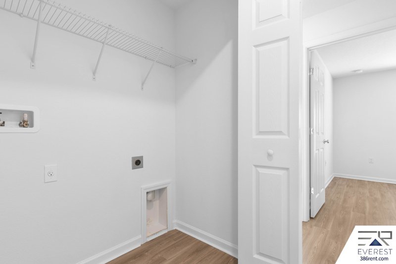 MOVE-IN READY 3/2 WITH 2-CAR GARAGE & PRIVATE FENCED YARD IN SOUGHT-AFTER SEMINOLE WOODS property image