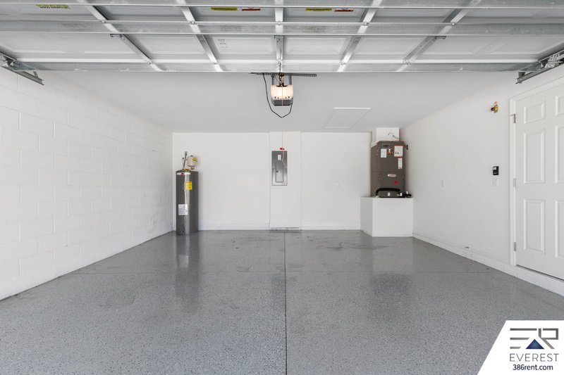 MOVE-IN READY 3/2 WITH 2-CAR GARAGE & PRIVATE FENCED YARD IN SOUGHT-AFTER SEMINOLE WOODS property image