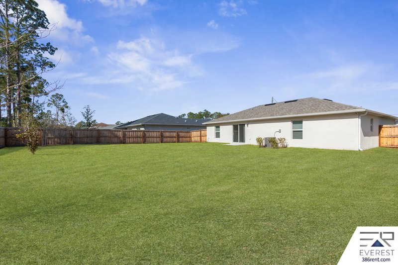 MOVE-IN READY 3/2 WITH 2-CAR GARAGE & PRIVATE FENCED YARD IN SOUGHT-AFTER SEMINOLE WOODS property image