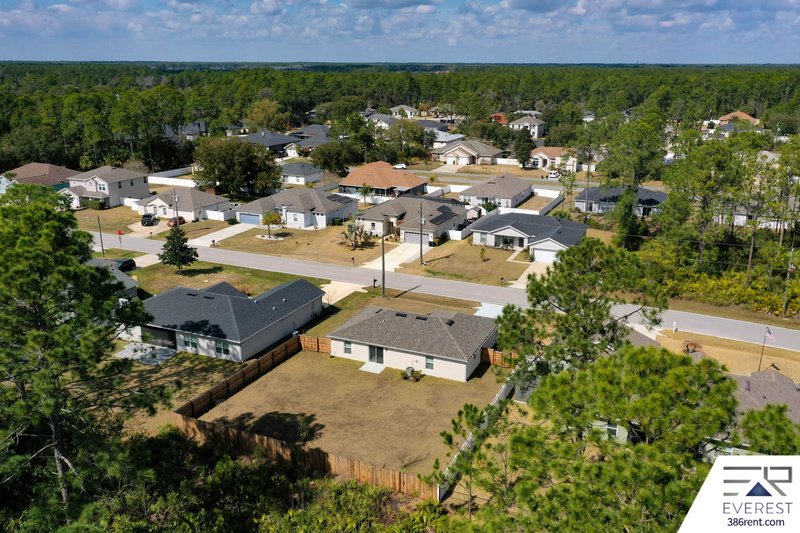 MOVE-IN READY 3/2 WITH 2-CAR GARAGE & PRIVATE FENCED YARD IN SOUGHT-AFTER SEMINOLE WOODS property image