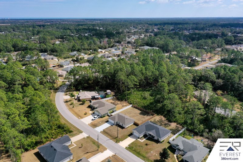 MOVE-IN READY 3/2 WITH 2-CAR GARAGE & PRIVATE FENCED YARD IN SOUGHT-AFTER SEMINOLE WOODS property image
