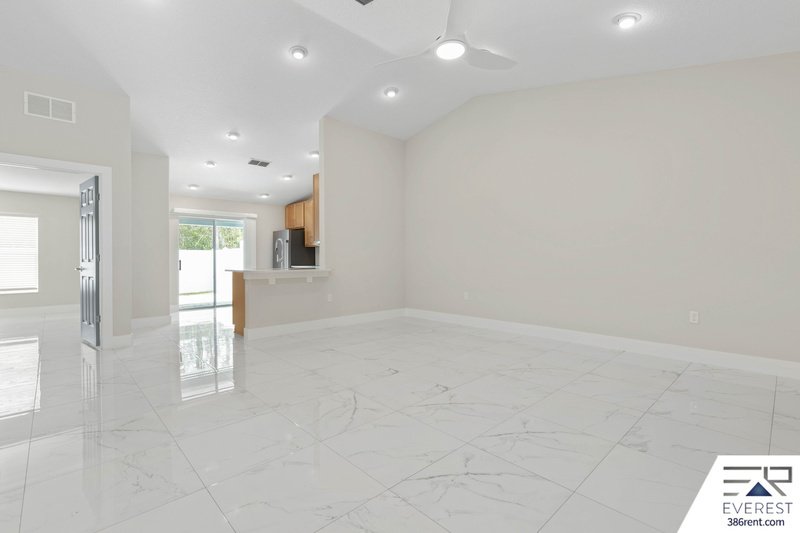 FULLY FENCED, LIKE NEW 3/2/1 TOWNHOUSE IN BEAUTIFUL QUAIL HOLLOW property image