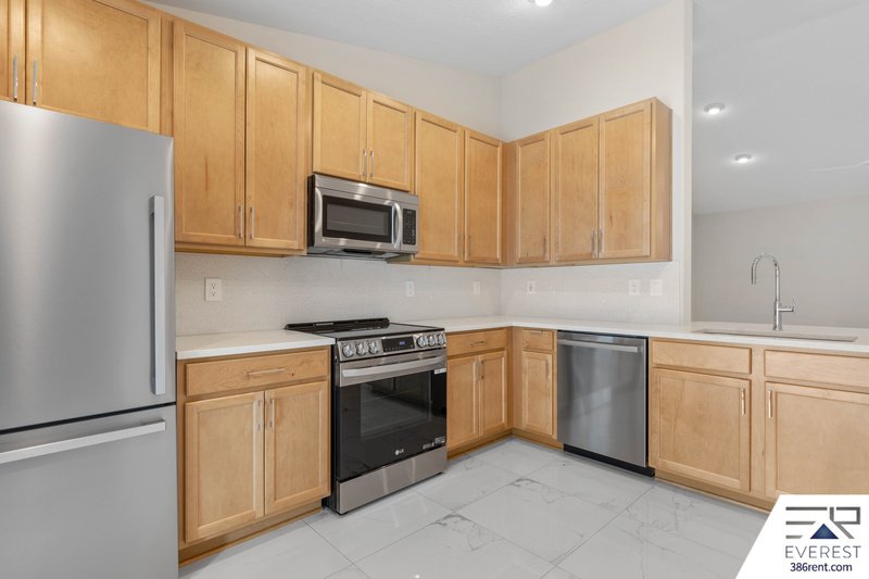 FULLY FENCED, LIKE NEW 3/2/1 TOWNHOUSE IN BEAUTIFUL QUAIL HOLLOW property image