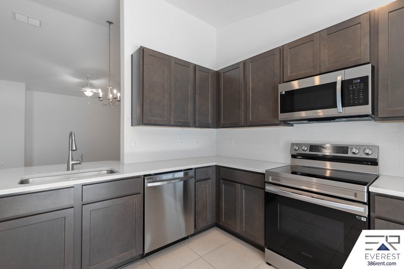 LIKE NEW 3/2/1 ON CUL DE SAC IN DESIRABLE SEMINOLE WOODS property image