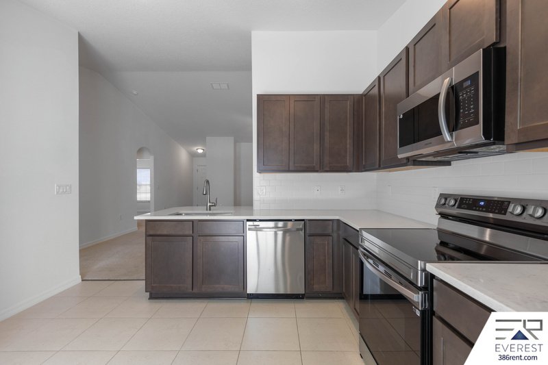 LIKE NEW 3/2/1 ON CUL DE SAC IN DESIRABLE SEMINOLE WOODS property image