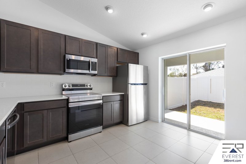 LIKE NEW 3/2/1 ON CUL DE SAC IN DESIRABLE SEMINOLE WOODS property image