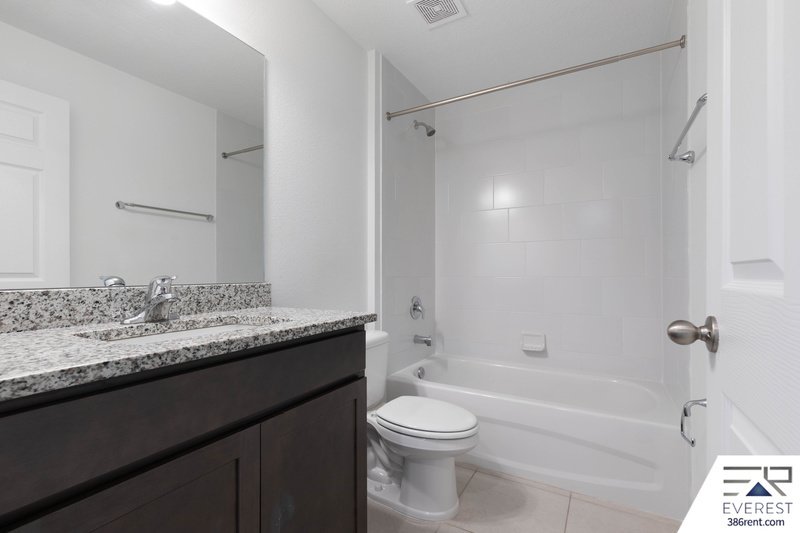 LIKE NEW 3/2/1 ON CUL DE SAC IN DESIRABLE SEMINOLE WOODS property image