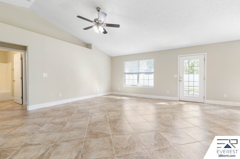 FULLY FENCED 4/2/2 IN DESIRABLE PINE GROVE property image