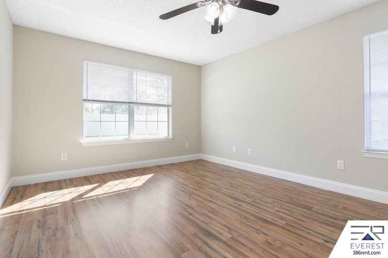 FULLY FENCED 4/2/2 IN DESIRABLE PINE GROVE property image