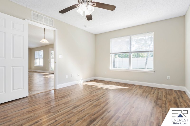 FULLY FENCED 4/2/2 IN DESIRABLE PINE GROVE property image