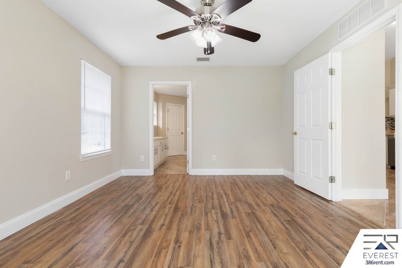 FULLY FENCED 4/2/2 IN DESIRABLE PINE GROVE property image