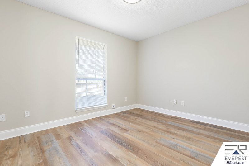 FULLY FENCED 4/2/2 IN DESIRABLE PINE GROVE property image