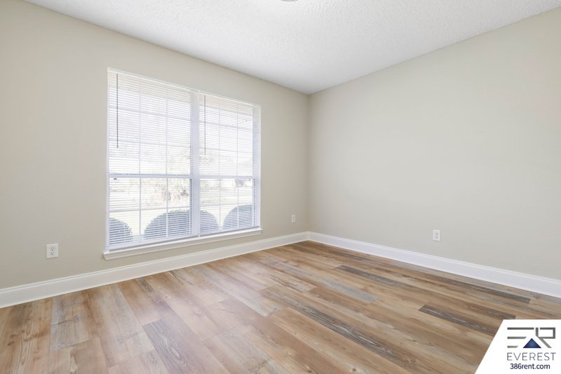 FULLY FENCED 4/2/2 IN DESIRABLE PINE GROVE property image