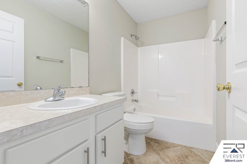 FULLY FENCED 4/2/2 IN DESIRABLE PINE GROVE property image