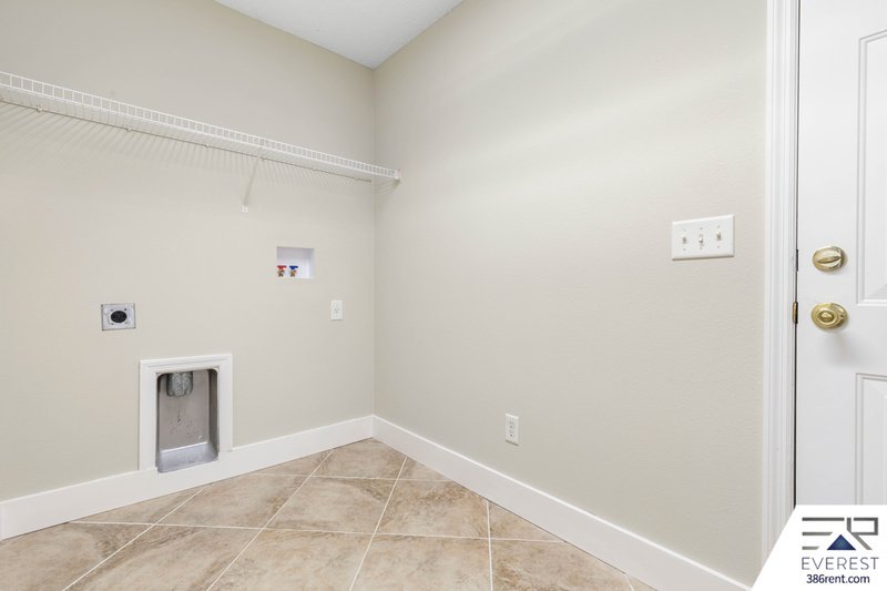 FULLY FENCED 4/2/2 IN DESIRABLE PINE GROVE property image