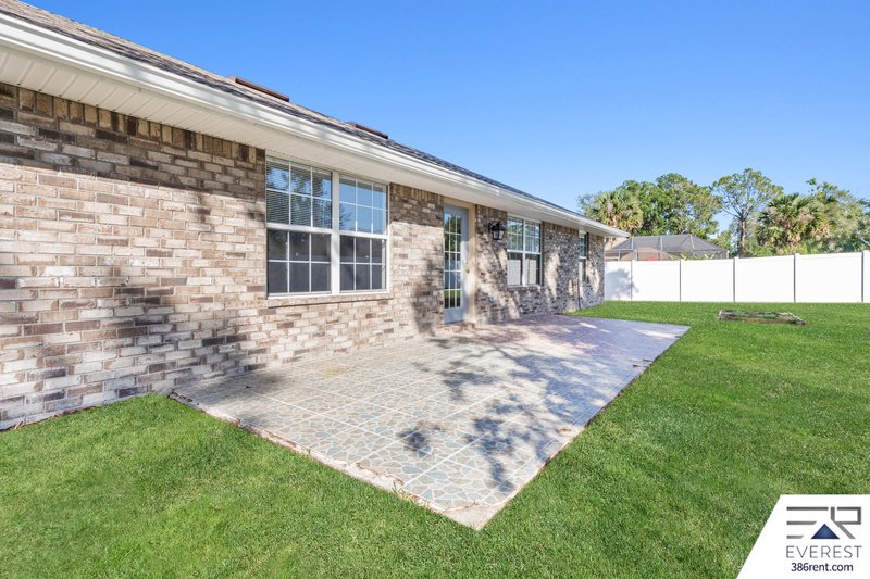 FULLY FENCED 4/2/2 IN DESIRABLE PINE GROVE property image