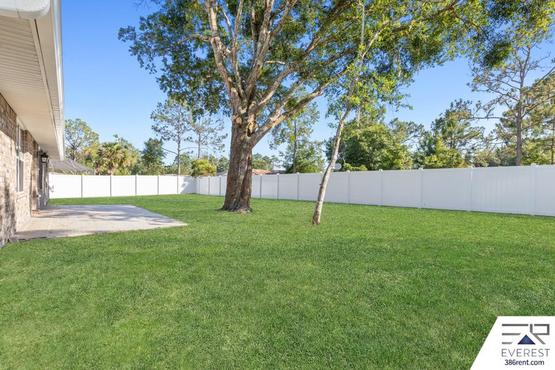 FULLY FENCED 4/2/2 IN DESIRABLE PINE GROVE property image