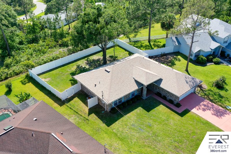 FULLY FENCED 4/2/2 IN DESIRABLE PINE GROVE property image