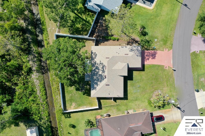 FULLY FENCED 4/2/2 IN DESIRABLE PINE GROVE property image