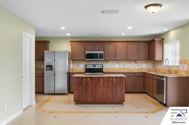 FULLY FENCED, SPACIOUS 4/2.5/2 IN THE HEART OF PALM COAST property image