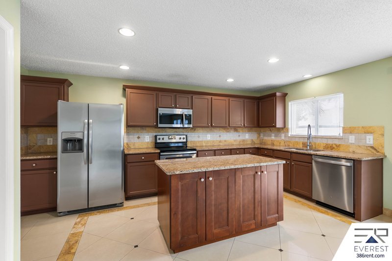 FULLY FENCED, SPACIOUS 4/2.5/2 IN THE HEART OF PALM COAST property image