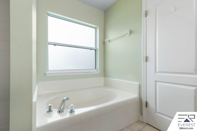 FULLY FENCED, SPACIOUS 4/2.5/2 IN THE HEART OF PALM COAST property image