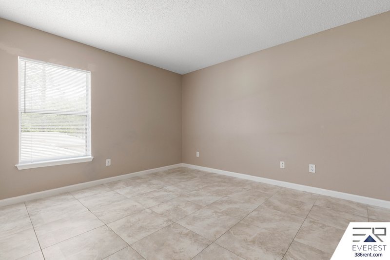 FULLY FENCED, SPACIOUS 4/2.5/2 IN THE HEART OF PALM COAST property image