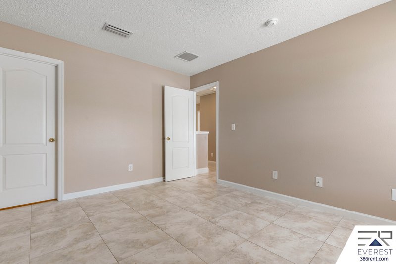 FULLY FENCED, SPACIOUS 4/2.5/2 IN THE HEART OF PALM COAST property image