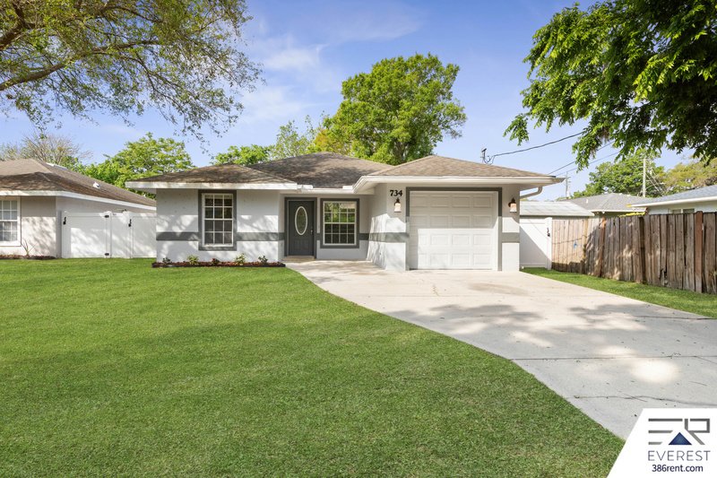 FULLY FENCED, LIKE NEW 3/2/1 IN THE HEART OF DAYTONA BEACH property image