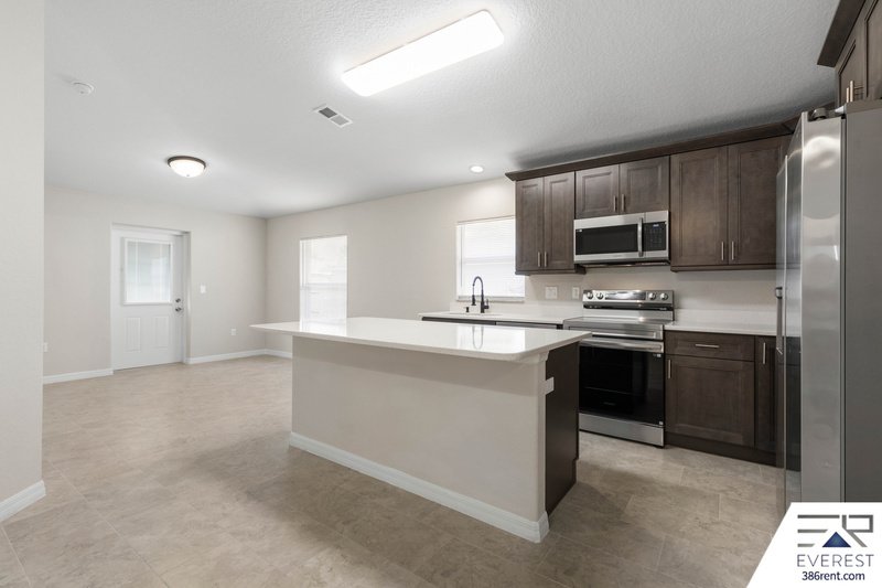 FULLY FENCED, LIKE NEW 3/2/1 IN THE HEART OF DAYTONA BEACH property image