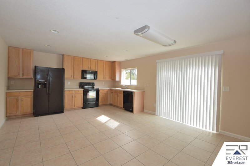 FULLY FENCED, 2 STORY 4/2.5/2 IN POPULAR LEHIGH WOODS property image