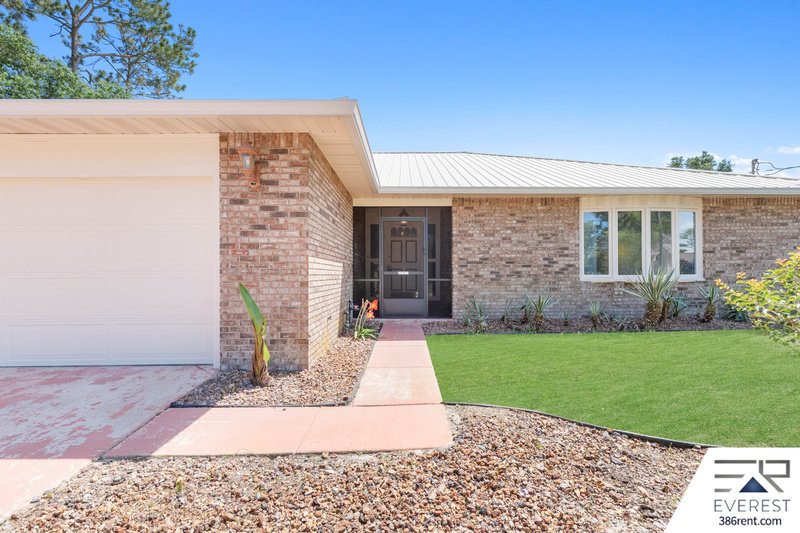 FULLY FENCED 2/2/2 IN DESIRABLE PALM HARBOR property image