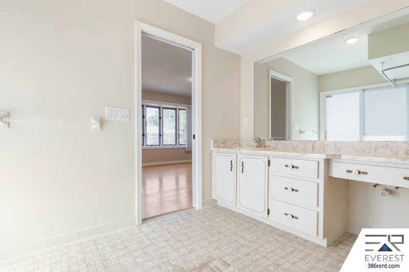 FULLY FENCED 2/2/2 IN DESIRABLE PALM HARBOR property image