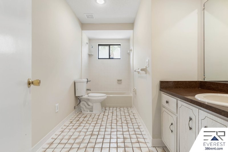 FULLY FENCED 2/2/2 IN DESIRABLE PALM HARBOR property image