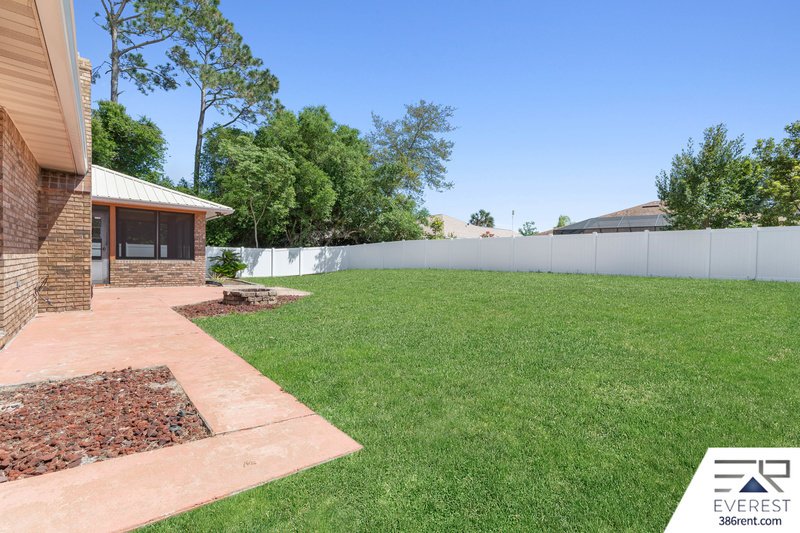 FULLY FENCED 2/2/2 IN DESIRABLE PALM HARBOR property image