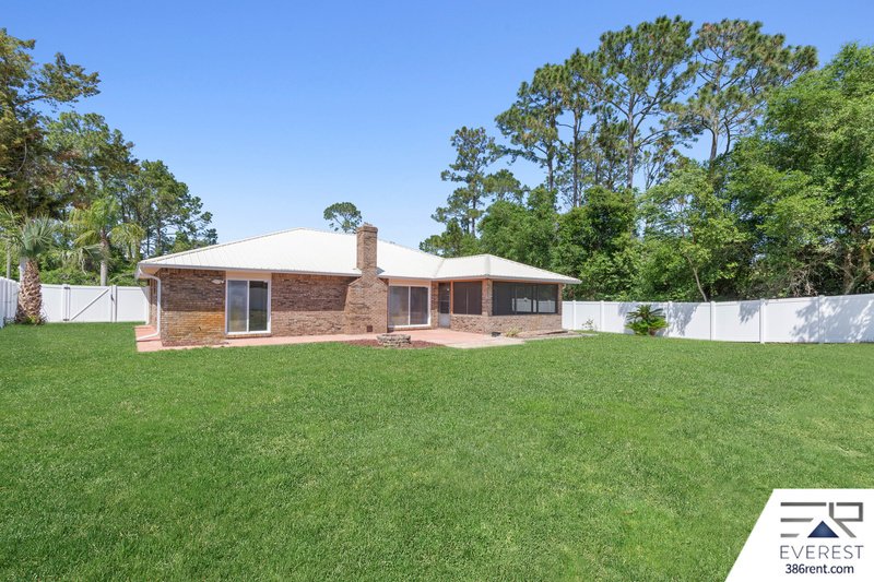 FULLY FENCED 2/2/2 IN DESIRABLE PALM HARBOR property image