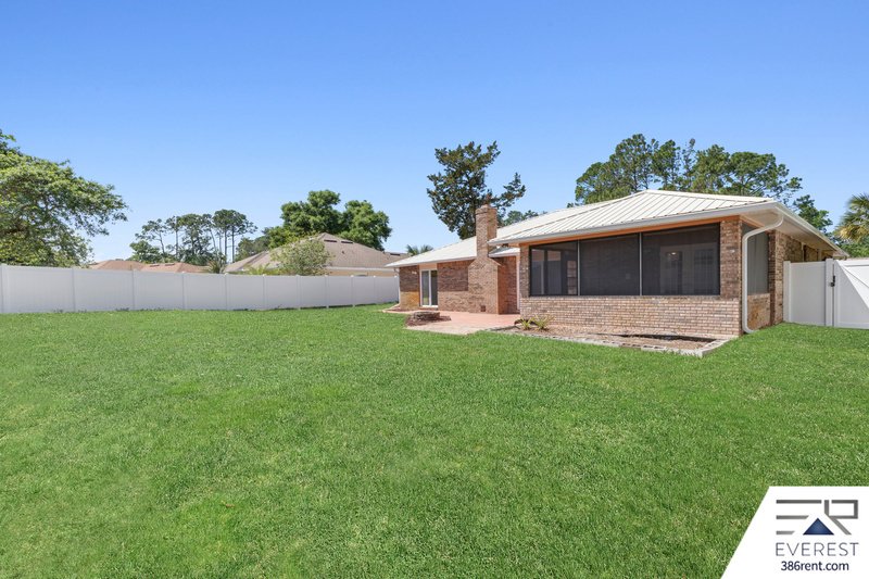 FULLY FENCED 2/2/2 IN DESIRABLE PALM HARBOR property image