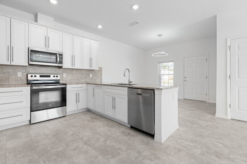 LIKE NEW 3/2/2 TOWNHOME IN POPULAR PINE GROVE property image