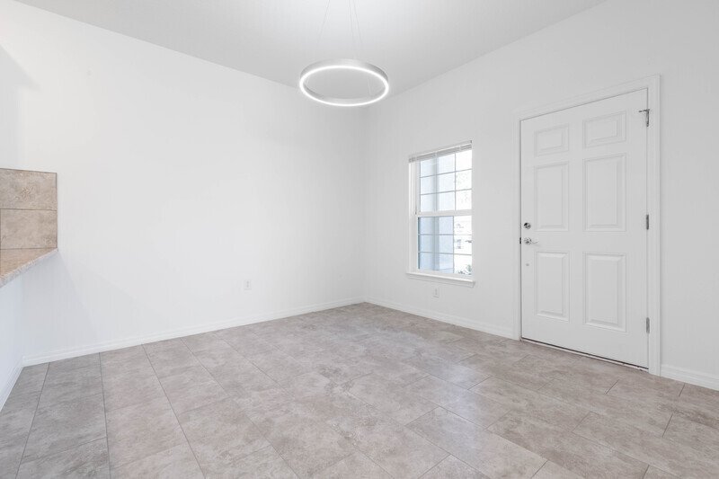 LIKE NEW 3/2/2 TOWNHOME IN POPULAR PINE GROVE property image