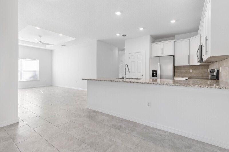 LIKE NEW 3/2/2 TOWNHOME IN POPULAR PINE GROVE property image