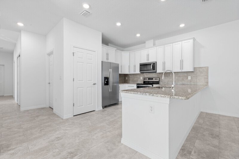 LIKE NEW 3/2/2 TOWNHOME IN POPULAR PINE GROVE property image