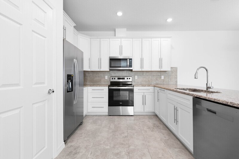 LIKE NEW 3/2/2 TOWNHOME IN POPULAR PINE GROVE property image