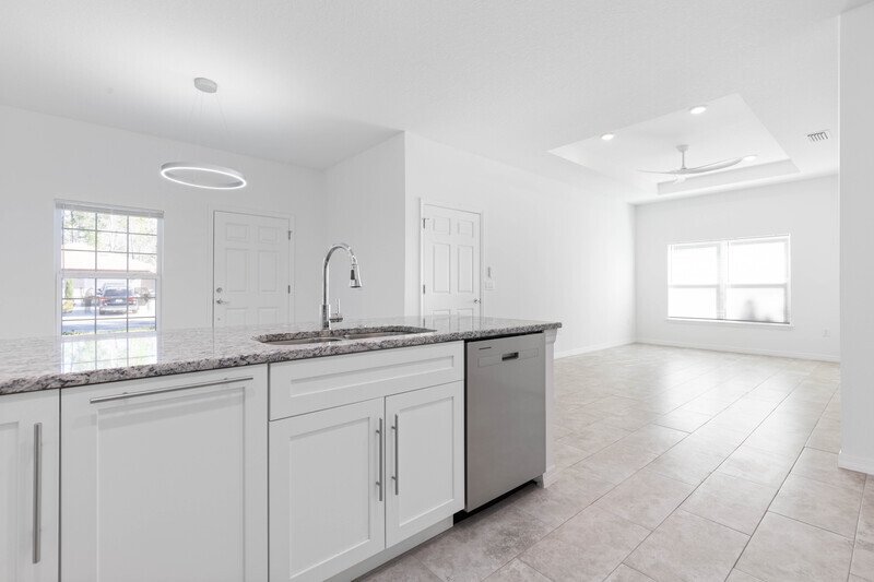 LIKE NEW 3/2/2 TOWNHOME IN POPULAR PINE GROVE property image