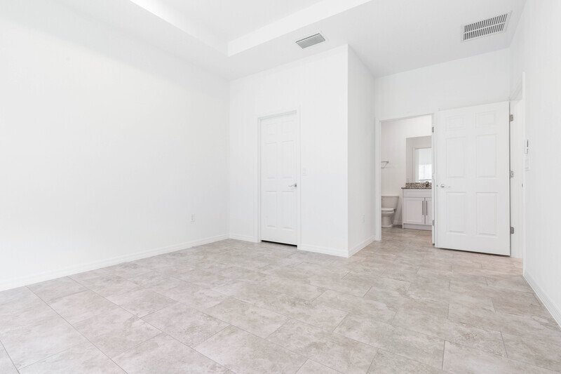 LIKE NEW 3/2/2 TOWNHOME IN POPULAR PINE GROVE property image