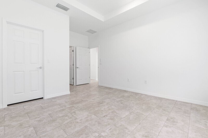 LIKE NEW 3/2/2 TOWNHOME IN POPULAR PINE GROVE property image