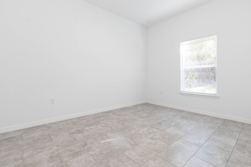 LIKE NEW 3/2/2 TOWNHOME IN POPULAR PINE GROVE property image