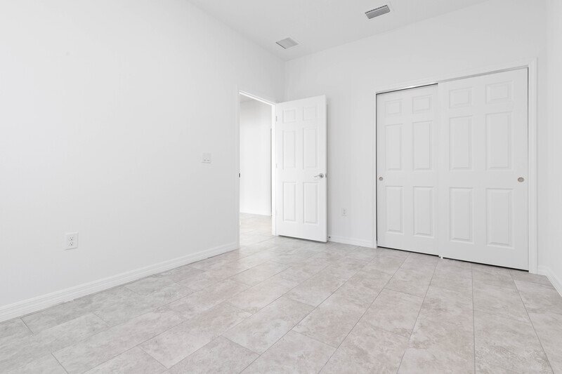 LIKE NEW 3/2/2 TOWNHOME IN POPULAR PINE GROVE property image